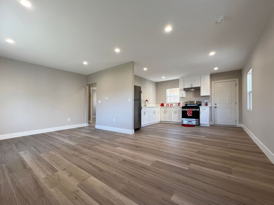4541 161st St in Lawndale, CA - Building Photo