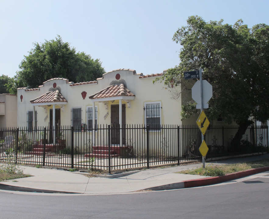 1952 W 39th St in Los Angeles, CA - Foto de edificio