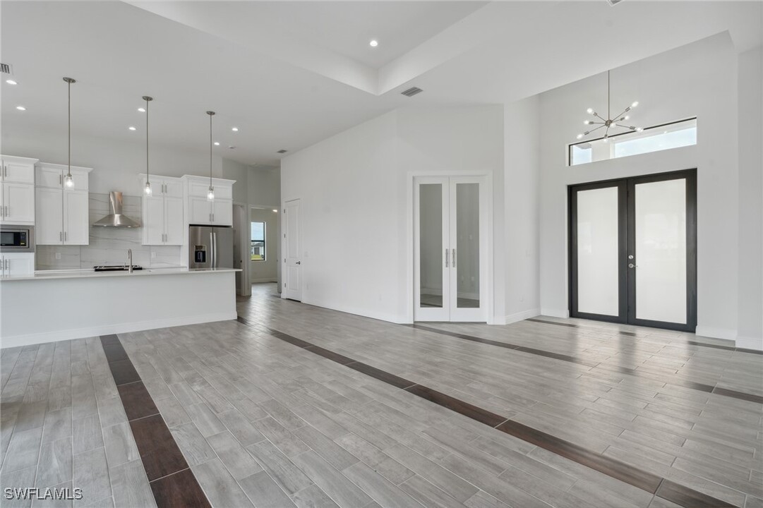 4325 NW 34th Ln in Cape Coral, FL - Foto de edificio