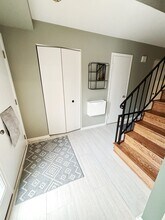 5107 Cliffhaven Dr in Annandale, VA - Foto de edificio - Building Photo