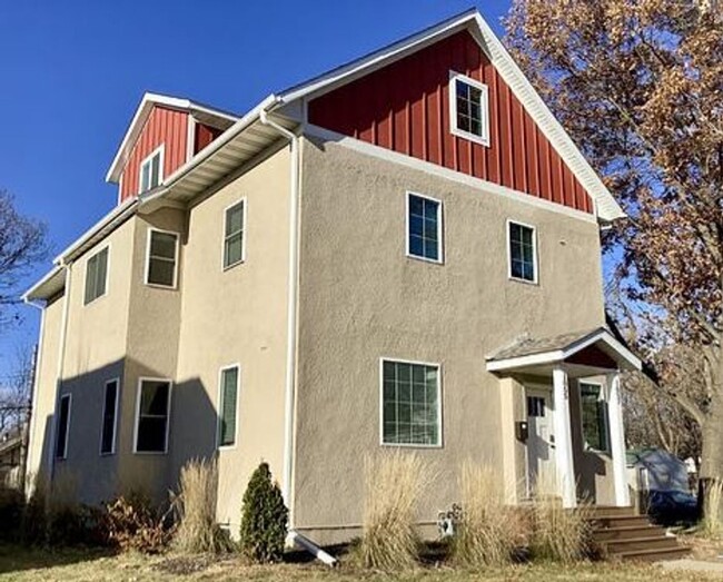 property at 1057 13th Ave SE