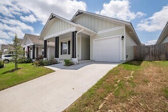 244 E Broade St in Leander, TX - Building Photo - Building Photo