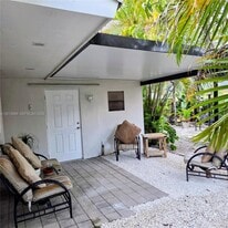 5871 NW 199th St in Hialeah, FL - Building Photo