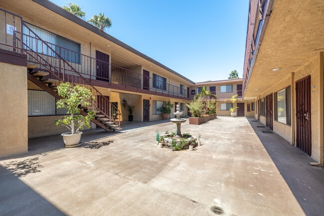 Hawthorne Chateau Apartments