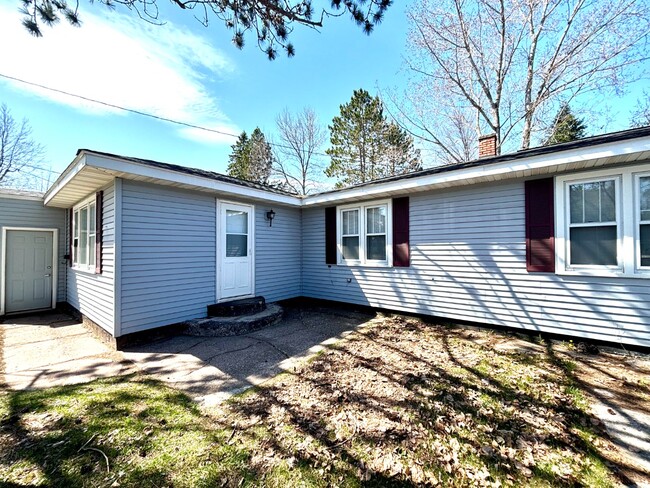 919 Nightingale St in Ironwood, MI - Building Photo - Building Photo