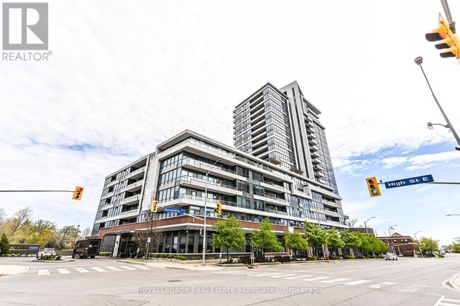 1 Hurontario St in Mississauga, ON - Building Photo - Building Photo