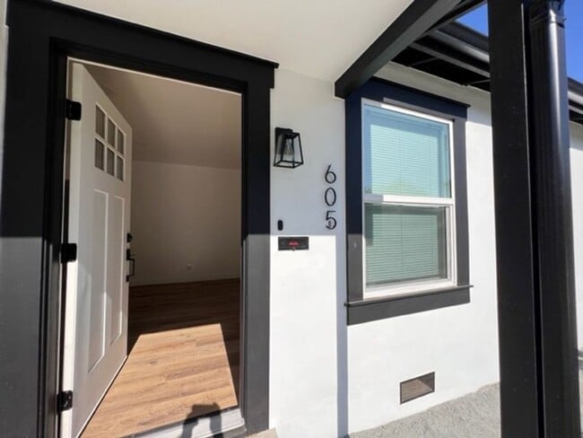 property at 601 W Kaweah Ave