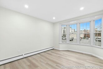 324 W 3rd St in Boston, MA - Foto de edificio - Building Photo