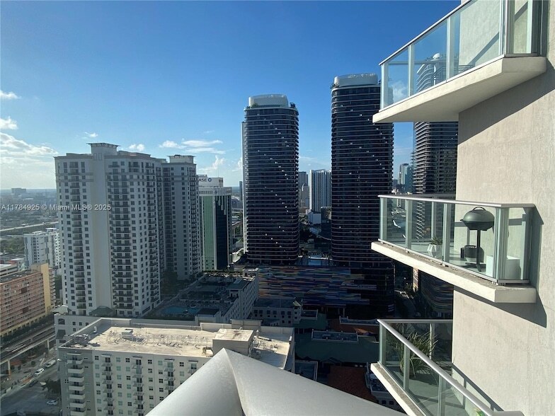1100 S Miami Ave, Unit 3106 in Miami, FL - Foto de edificio