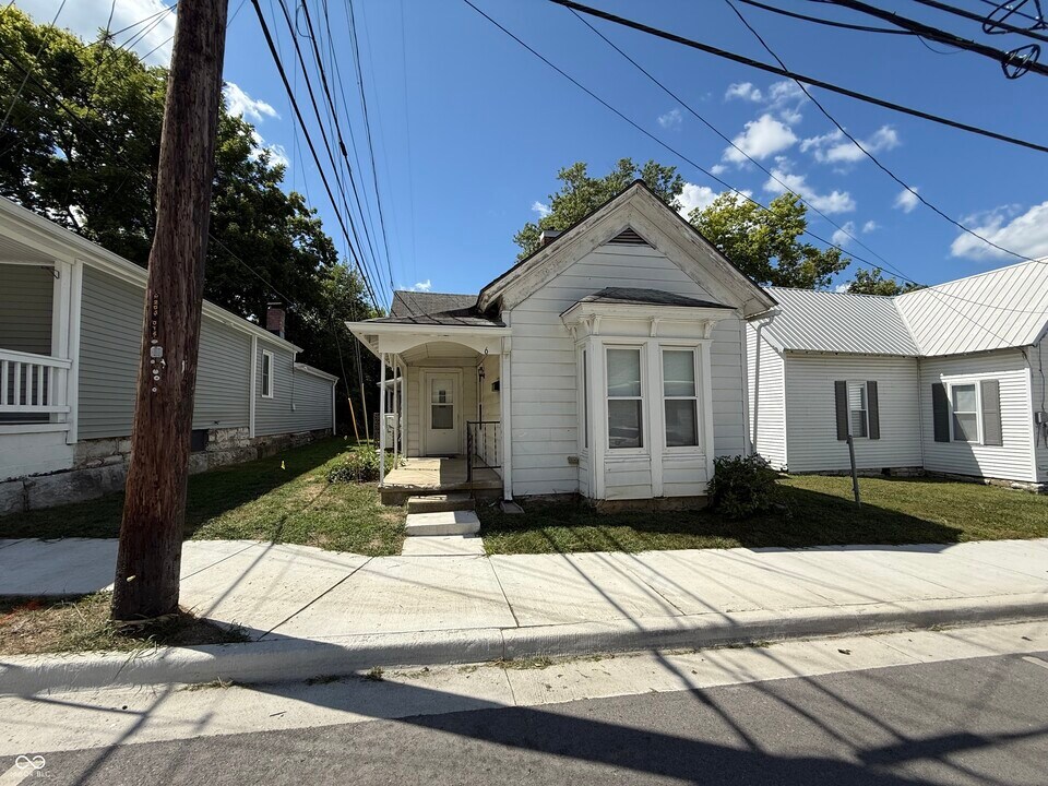 6 S Madison St in Greencastle, IN - Building Photo