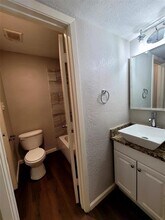 1124 N Center St in Arlington, TX - Building Photo - Building Photo