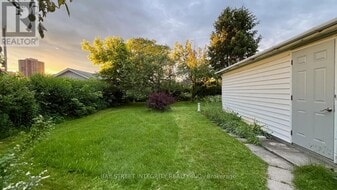 272 Epsom Downs Dr in Toronto, ON - Building Photo