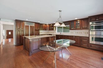 388 Taconic Rd in Greenwich, CT - Building Photo - Building Photo