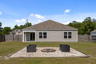 186 Everett Yopp Dr in Sneads Ferry, NC - Building Photo - Building Photo