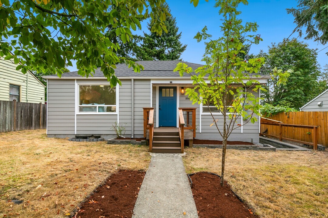 10346 Ashworth Ave N in Seattle, WA - Foto de edificio
