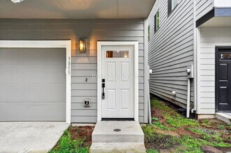 3859 SE 92nd Ave in Portland, OR - Building Photo - Building Photo