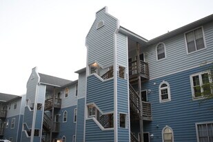 4210 Wilshire Blvd, Unit 305-B in Wilmington, NC - Building Photo