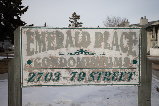 Emerald Place in Edmonton, AB - Building Photo - Building Photo