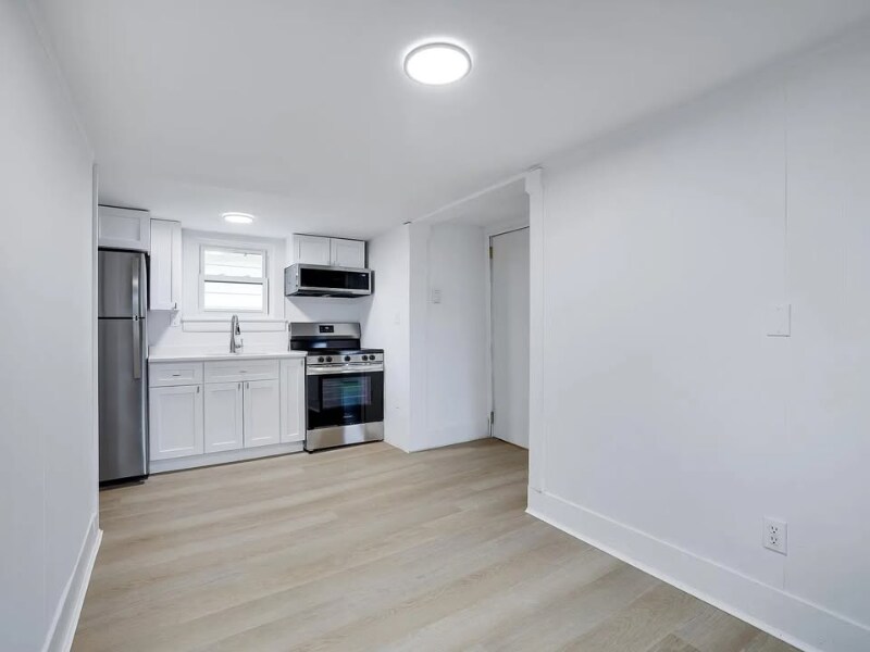 211 N 8th St in Stroudsburg, PA - Building Photo