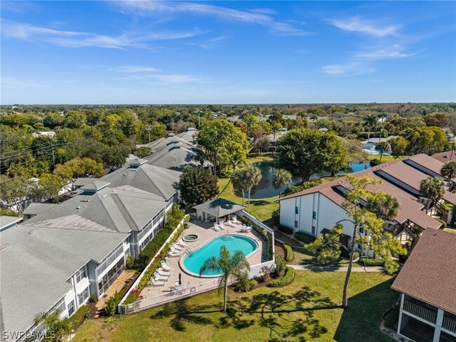 500 Misty Pines Cir in Naples, FL - Foto de edificio - Building Photo