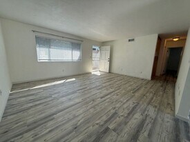 336 J Ave in Coronado, CA - Building Photo