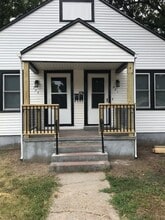 323 E Kathleen St in Sikeston, MO - Building Photo - Building Photo