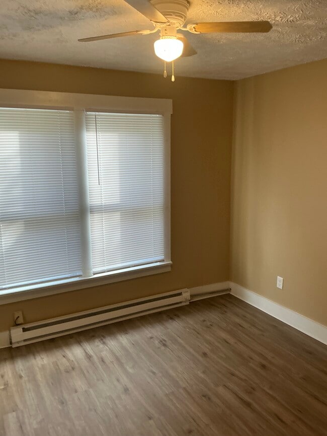 1524 N E St, Unit 1 in Richmond, IN - Building Photo - Building Photo