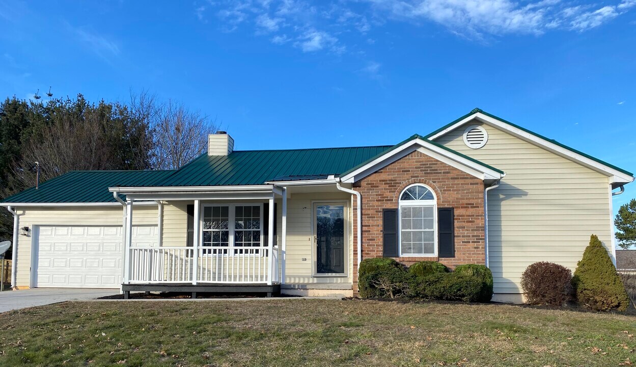 6033 Waterbury Ln in Knoxville, TN - Building Photo