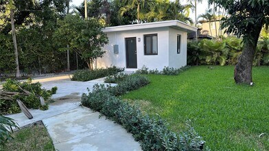 325 SW 30th Rd-Unit -3 in Miami, FL - Foto de edificio - Building Photo