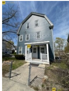 135 Nonantum St in Boston, MA - Building Photo