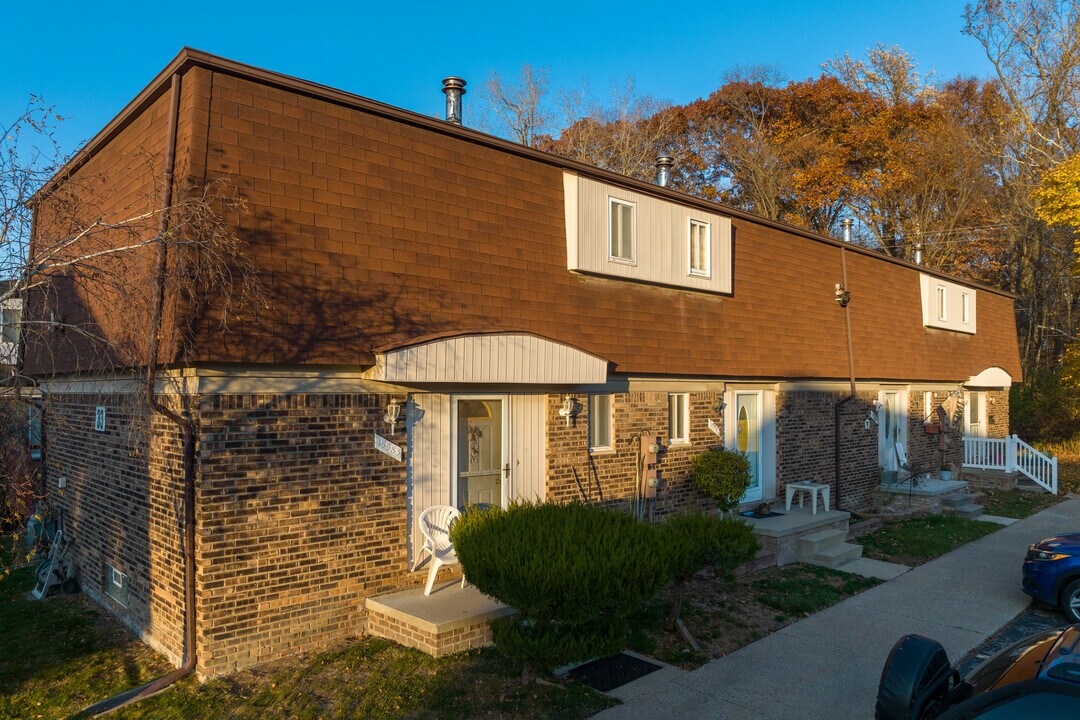 DuPage Green in Taylor, MI - Building Photo