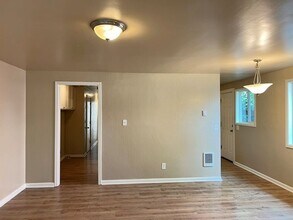 2515-2517-2517 Lee St SE in Salem, OR - Building Photo - Building Photo
