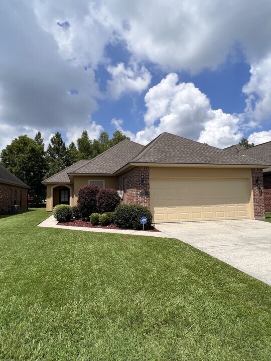 3266 Northlake Ave in Baton Rouge, LA - Building Photo