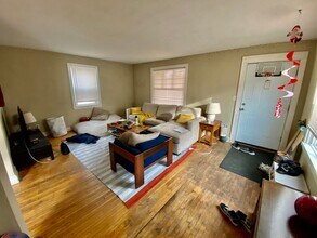 1011 16th Ave SE in Minneapolis, MN - Building Photo - Building Photo