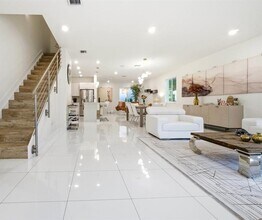 6611 NW 102nd Path in Doral, FL - Building Photo - Building Photo