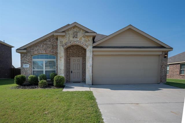 411 Hawthorn Dr in Nevada, TX - Foto de edificio