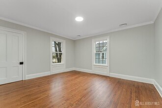 100 Old Hwy 28 in White House Station, NJ - Building Photo - Building Photo