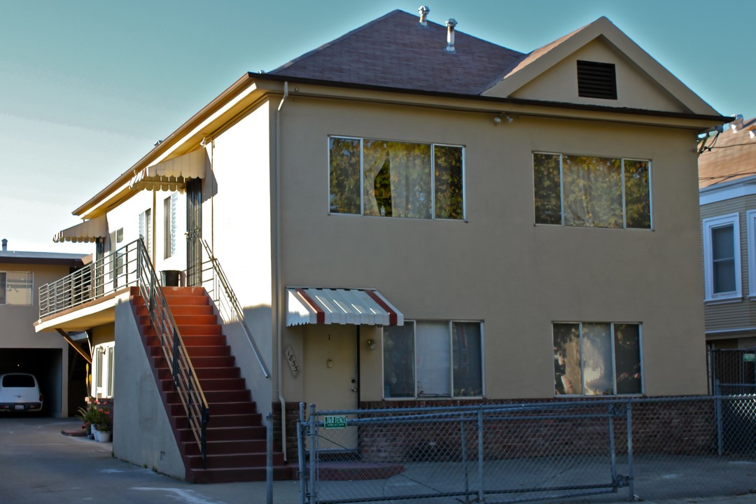 1833 33rd Ave in Oakland, CA - Building Photo