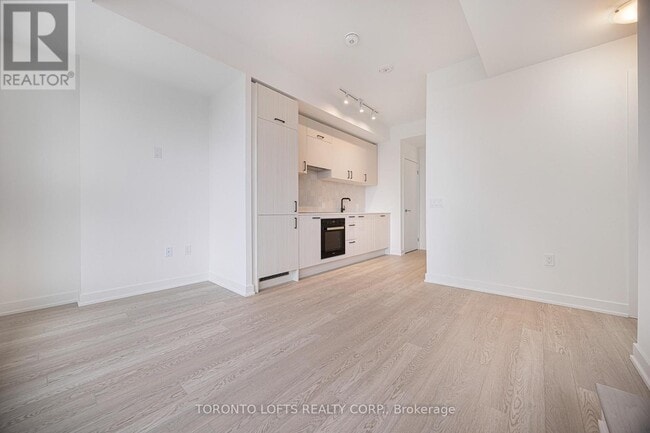 1 Quarrington Lane in North York, ON - Building Photo - Building Photo