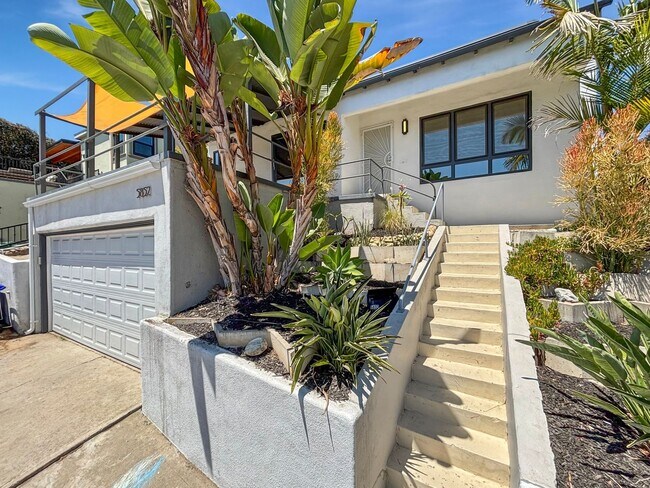 5852 Adelaide Ave in San Diego, CA - Foto de edificio - Building Photo