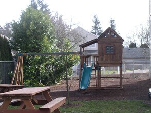 Magnolia Court in Portland, OR - Building Photo - Building Photo