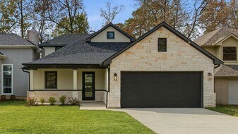 3515 Country Club Blvd in Montgomery, TX - Building Photo