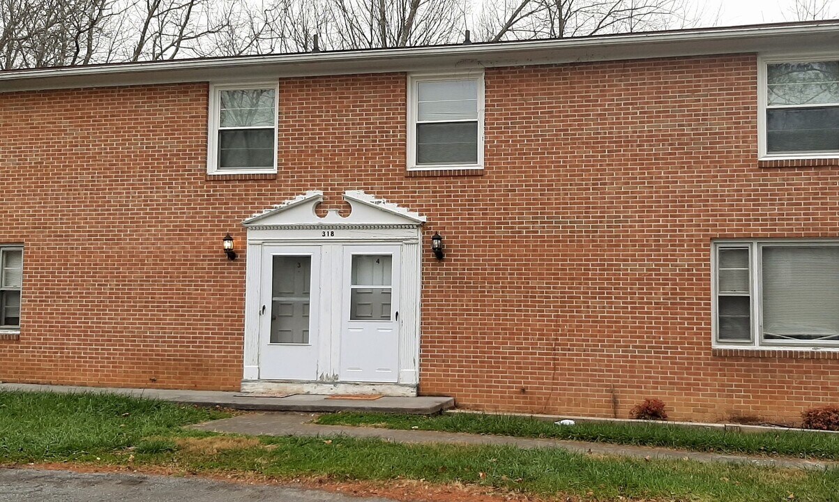 318 Willard Dr SE in Blacksburg, VA - Building Photo