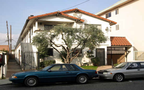 Roselle Apartments in Hawthorne, CA - Building Photo