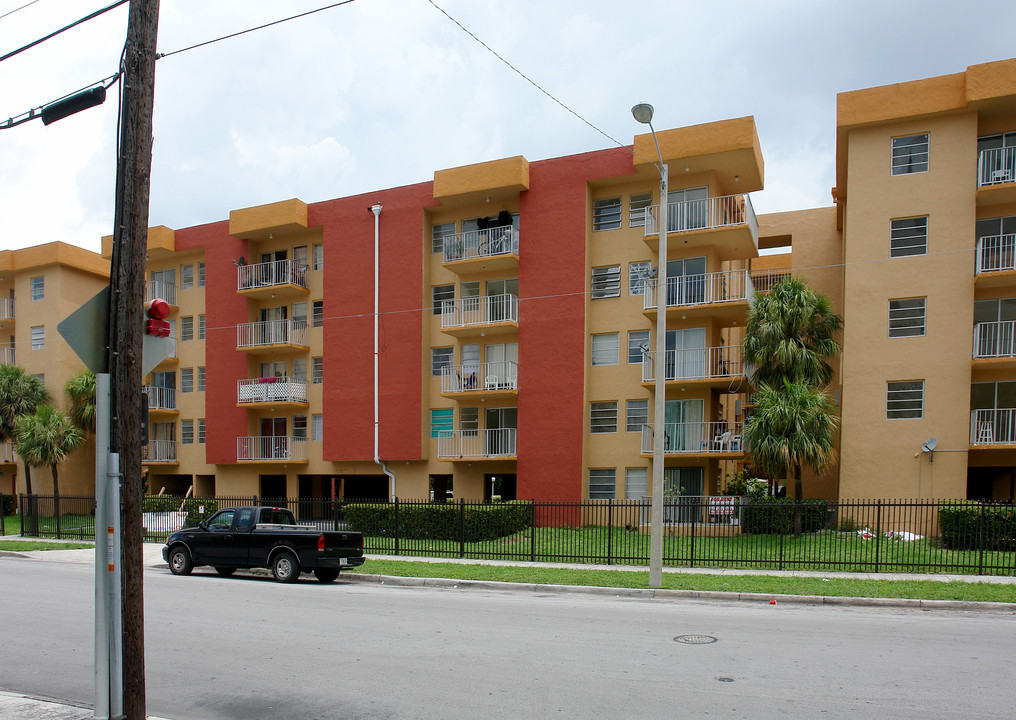 City View Apartments in Miami, FL - Building Photo