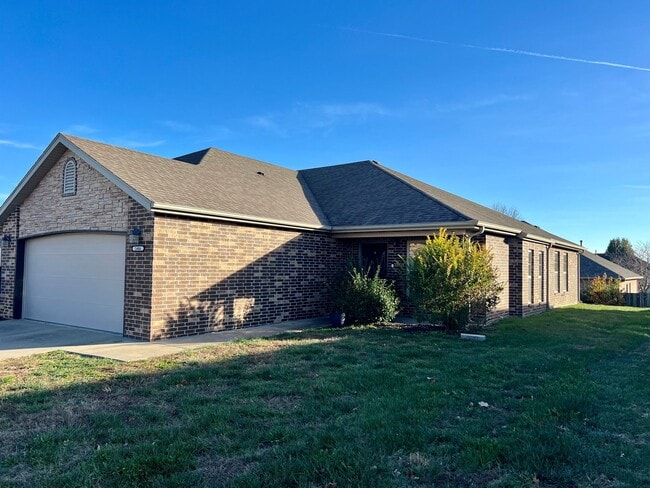 2404 W Bridlewood Trail in Ozark, MO - Building Photo - Building Photo