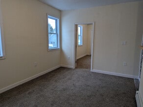 24 Harvey St in St Johnsbury, VT - Foto de edificio - Building Photo