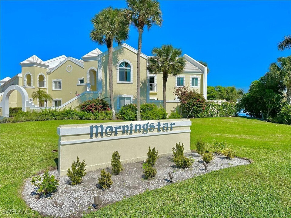 3709 Haldeman Creek Dr in Naples, FL - Building Photo
