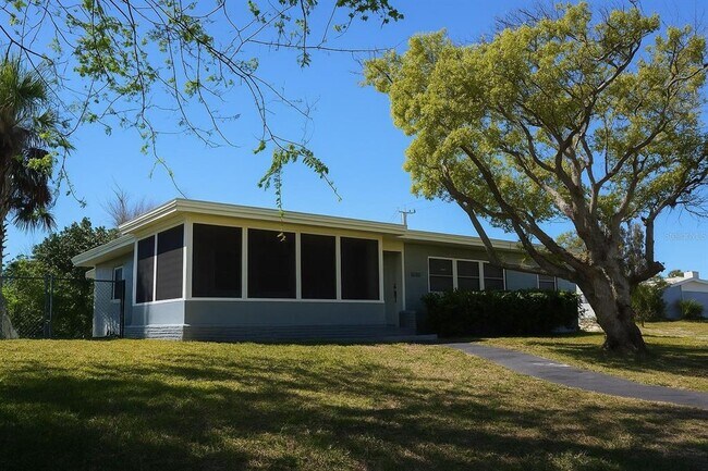 2326 S Peninsula Dr in Daytona Beach, FL - Building Photo - Building Photo