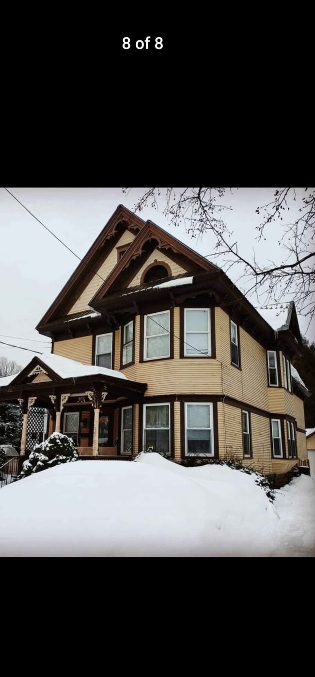 19 1st St in Malone, NY - Foto de edificio - Building Photo